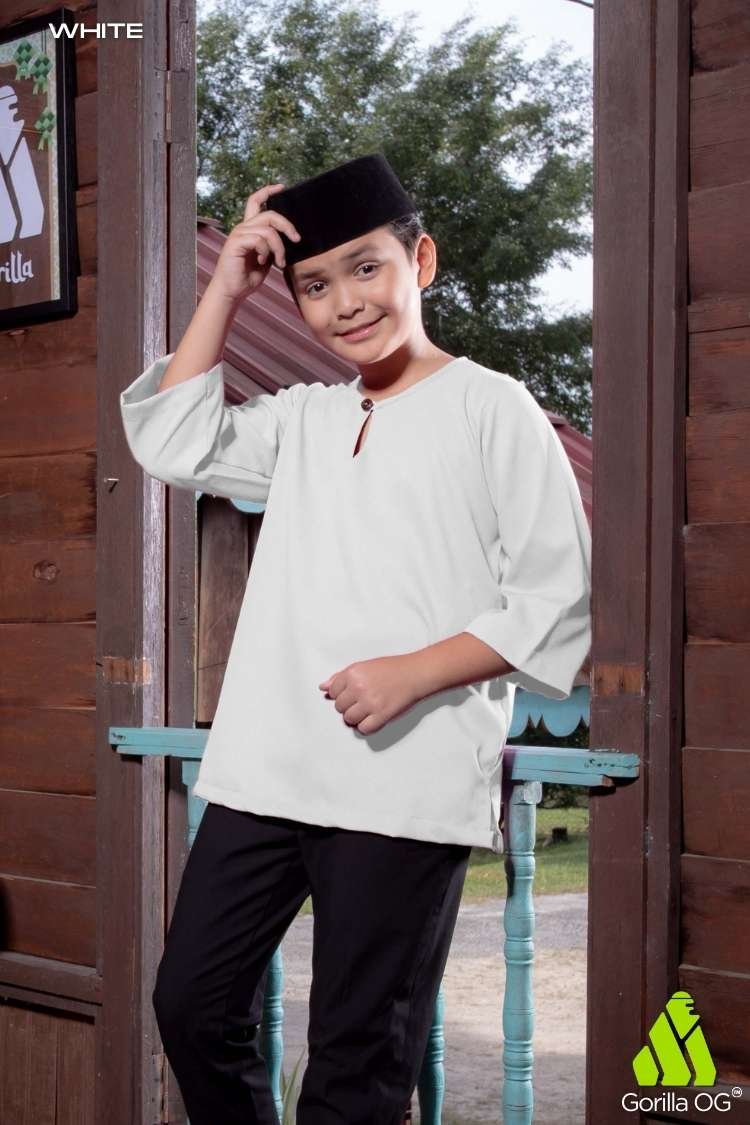 22 White for Boy - Image 1